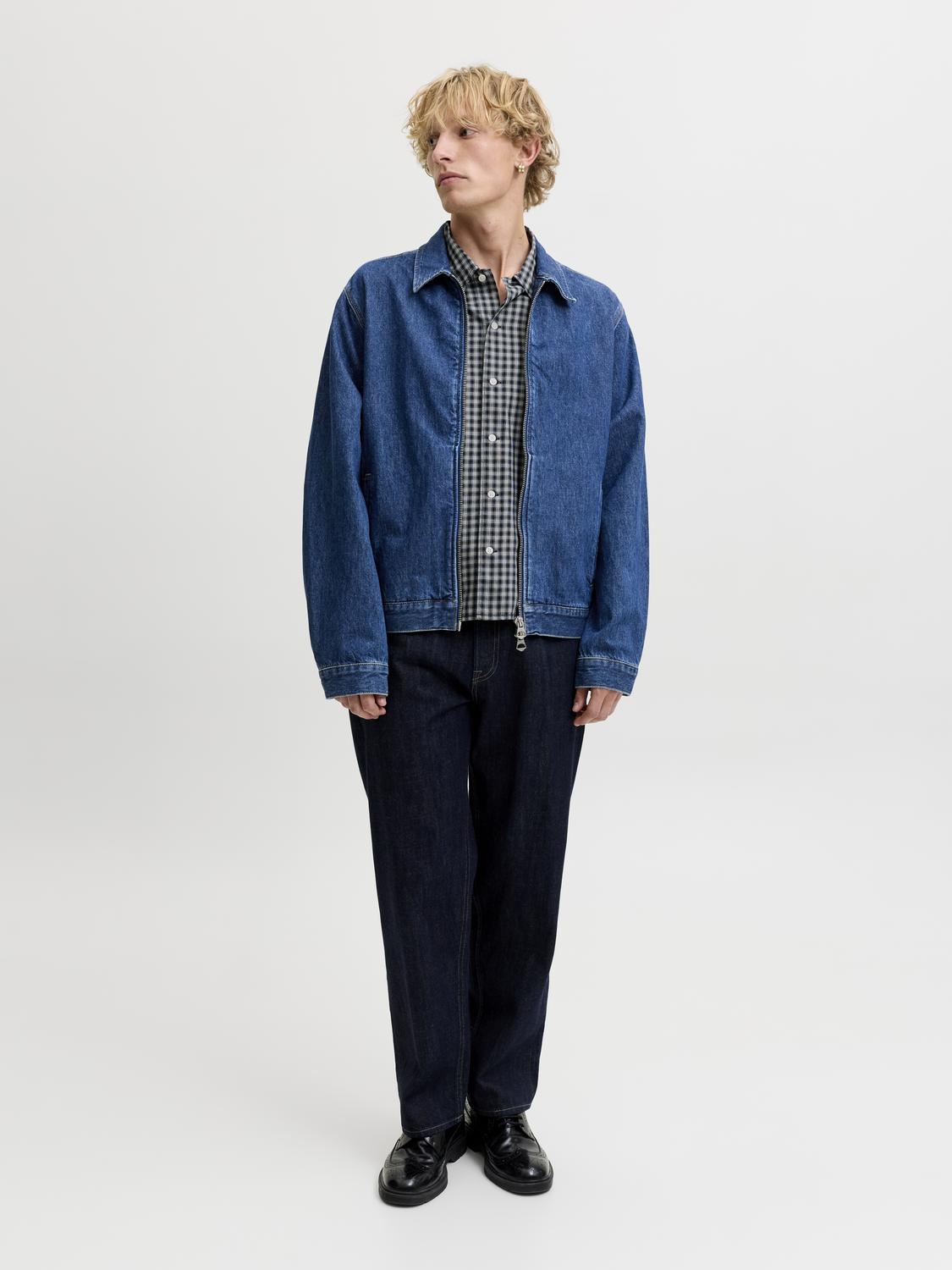 model_shot-front_full